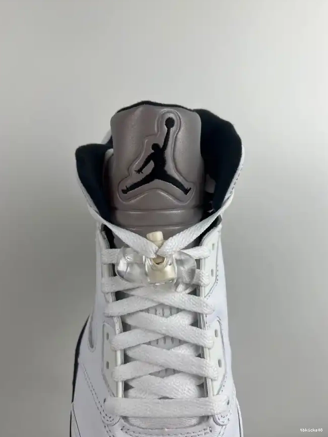 Rep TBkick JORDAN 'WHITE RETRO BLACK' DD0587-110 5 AIR 0420